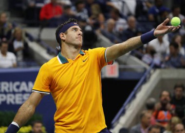 New York - Eylül 9, 2018:2018 Amerika Açık finalist Juan Martin del Potro Arjantin'in Ulusal Tenis Merkezi Usta Novak Djokovic karşı onun son maçı sırasında eylem