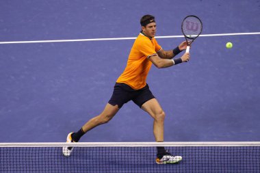 New York - Eylül 9, 2018:2018 Amerika Açık finalist Juan Martin del Potro Arjantin'in Ulusal Tenis Merkezi Usta Novak Djokovic karşı onun son maçı sırasında eylem