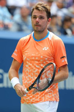 New York - 27 Ağustos 2018: Grand Slam şampiyonu Stanislas Wawrinka İsviçre 2018 ilk tur maçı sırasında eylem bize Usta Ulusal tenis merkezinde açık