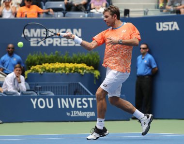 New York - 27 Ağustos 2018: Grand Slam şampiyonu Stanislas Wawrinka İsviçre 2018 ilk tur maçı sırasında eylem bize Usta Ulusal tenis merkezinde açık