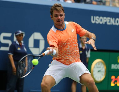 New York - 27 Ağustos 2018: Grand Slam şampiyonu Stanislas Wawrinka İsviçre 2018 ilk tur maçı sırasında eylem bize Usta Ulusal tenis merkezinde açık