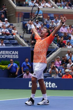 New York - 27 Ağustos 2018: Grand Slam şampiyonu Stanislas Wawrinka İsviçre 2018 ilk tur maçı sırasında eylem bize Usta Ulusal tenis merkezinde açık