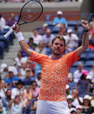 New York - 27 Ağustos 2018: Grand Slam şampiyonu Stanislas Wawrinka İsviçre 2018 ilk tur maçı sırasında eylem bize Usta Ulusal tenis merkezinde açık