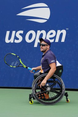 New York-8 Eylül 2018: tekerlekli sandalye tenis oyuncusu Dylan Alcott Avustralya eylem sırasında onun tekerlekli sandalye dört Tekler yarı final maçında 2018 bize açık Billie Jean King Ulusal Tenis Merkezi