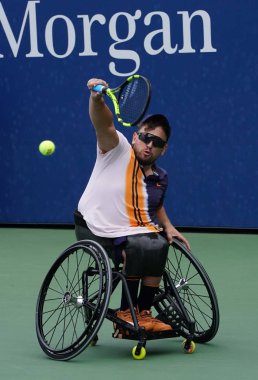 New York-8 Eylül 2018: tekerlekli sandalye tenis oyuncusu Dylan Alcott Avustralya eylem sırasında onun tekerlekli sandalye dört Tekler yarı final maçında 2018 bize açık Billie Jean King Ulusal Tenis Merkezi