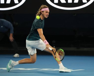 Melbourne, Avustralya - 24 Ocak 2019: Profesyonel tenis oyuncusu Stefanos Tsitsipas Avustralya Açık 2019 Melbourne Park onun yarı final maç sırasında eylem 