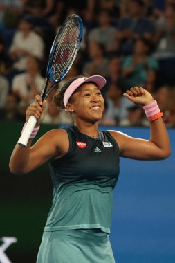 MELBOURNE, AUSTRALYA - 24 Ocak 2019: Japonya Grand Slam Şampiyonu Naomi Osaka, Melbourne Park 'ta oynanan 2019 Avustralya Açık' taki yarı final karşılaşmasından sonra zaferini kutladı