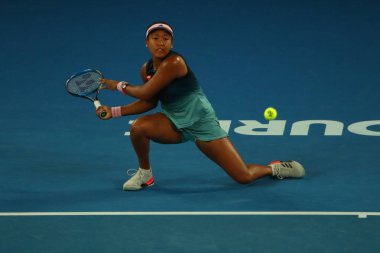 MELBOURNE, AUSTRALYA - 24 Ocak 2019: Grand Slam şampiyonu Japon Naomi Osaka, Melbourne Park 'taki 2019 Avustralya Açık' ta oynanan yarı final karşılaşmasında 