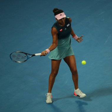 MELBOURNE, AUSTRALYA - 24 Ocak 2019: Grand Slam şampiyonu Japon Naomi Osaka, Melbourne Park 'taki 2019 Avustralya Açık' ta oynanan yarı final karşılaşmasında 
