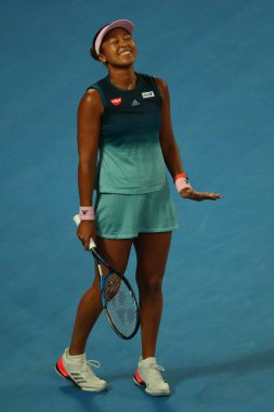 MELBOURNE, AUSTRALYA - 24 Ocak 2019: Grand Slam şampiyonu Japon Naomi Osaka, Melbourne Park 'taki 2019 Avustralya Açık' ta oynanan yarı final karşılaşmasında 