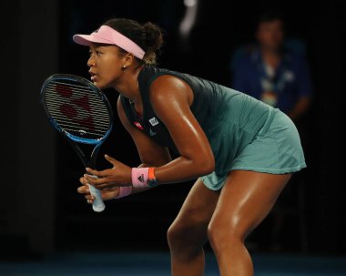 MELBOURNE, AUSTRALYA - 24 Ocak 2019: Grand Slam şampiyonu Japon Naomi Osaka, Melbourne Park 'taki 2019 Avustralya Açık' ta oynanan yarı final karşılaşmasında 