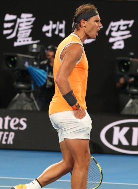 Melbourne, Avustralya - 24 Ocak 2019: on yedi kez Grand Slam şampiyonu İspanya Rafael Nadal kutluyor zafer 2019 Avustralya Açık Melbourne Park onun yarı final maçı sonrası 