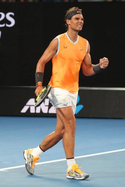 Melbourne, Avustralya - 24 Ocak 2019: on yedi kez Grand Slam şampiyonu İspanya Rafael Nadal kutluyor zafer 2019 Avustralya Açık Melbourne Park onun yarı final maçı sonrası 