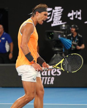 Melbourne, Avustralya - 24 Ocak 2019: on yedi kez Grand Slam şampiyonu İspanya Rafael Nadal kutluyor zafer 2019 Avustralya Açık Melbourne Park onun yarı final maçı sonrası 