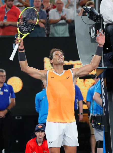 Melbourne, Avustralya - 24 Ocak 2019: on yedi kez Grand Slam şampiyonu İspanya Rafael Nadal kutluyor zafer 2019 Avustralya Açık Melbourne Park onun yarı final maçı sonrası 