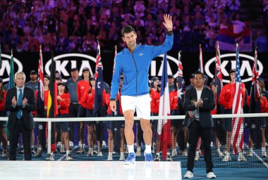 Melbourne, Avustralya - Ocak 27, 2019:2019 Avustralya Açık şampiyonu Novak Djokovic Sırbistan kupa sunum Melbourne Park Rod Laver Arena'da erkekler final maçı sonrası sırasında