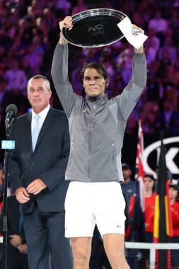 Melbourne, Avustralya - Ocak 27, 2019:2019 Avustralya kupa sunum Melbourne Park Rod Laver Arena'da erkekler final maçı sonrası sırasında finalist İspanya Rafael Nadal açın