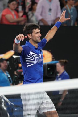 Melbourne, Avustralya - 27 Ocak 2019: 2019 Avustralya Açık şampiyonu Novak Djokovic Sırbistan sonra erkekler final maçı Melbourne Rod Laver Arena'da İspanya Rafael Nadal karşı zafer kutluyor