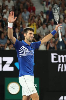 Melbourne, Avustralya - 27 Ocak 2019: 2019 Avustralya Açık şampiyonu Novak Djokovic Sırbistan sonra erkekler final maçı Melbourne Rod Laver Arena'da İspanya Rafael Nadal karşı zafer kutluyor