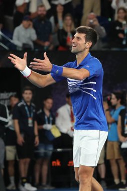 Melbourne, Avustralya - 27 Ocak 2019: 2019 Avustralya Açık şampiyonu Novak Djokovic Sırbistan sonra erkekler final maçı Melbourne Rod Laver Arena'da İspanya Rafael Nadal karşı zafer kutluyor