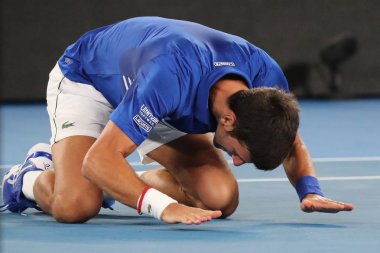 Melbourne, Avustralya - 27 Ocak 2019: 2019 Avustralya Açık şampiyonu Novak Djokovic Sırbistan sonra erkekler final maçı Melbourne Rod Laver Arena'da İspanya Rafael Nadal karşı zafer kutluyor