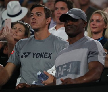 Melbourne, Avustralya - 24 Ocak 2019: Sascha Bajin (L), Grand Slam şampiyonu Naomi Osaka Japonya, 2019 Avustralya Açık Melbourne Park onun yarı final maçı sonrası teknik direktörü