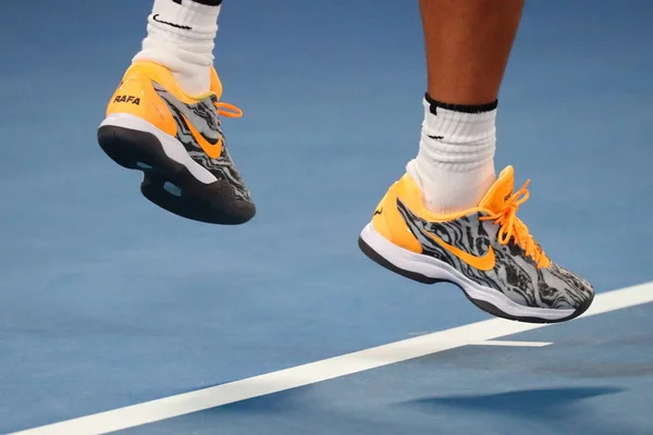 澳大利亚墨尔本 2019年1月24日 西班牙十一次大满贯冠军拉斐尔 纳达尔在墨尔本公园举行的2019年澳网半决赛中穿上定制耐克网球鞋 — 图库照片