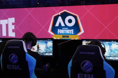 Melbourne, Avustralya - 27 Ocak 2019: Fortnite yaz Smash Avustralya Açık 2019 içinde Melbourne sırasında yüzlerce Fortnite oyuncular rekabet. Epic Games tarafından geliştirilen ve 2017 yılında yayımlanan bir online video oyunu Fortnite olduğunu