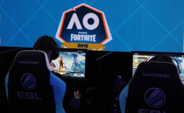 Melbourne, Avustralya - 27 Ocak 2019: Fortnite yaz Smash Avustralya Açık 2019 içinde Melbourne sırasında yüzlerce Fortnite oyuncular rekabet. Epic Games tarafından geliştirilen ve 2017 yılında yayımlanan bir online video oyunu Fortnite olduğunu