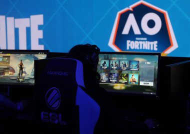 Melbourne, Avustralya - 27 Ocak 2019: Fortnite yaz Smash Avustralya Açık 2019 içinde Melbourne sırasında yüzlerce Fortnite oyuncular rekabet. Epic Games tarafından geliştirilen ve 2017 yılında yayımlanan bir online video oyunu Fortnite olduğunu
