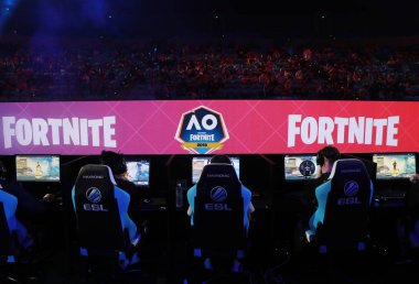 Melbourne, Avustralya - 27 Ocak 2019: Fortnite yaz Smash Avustralya Açık 2019 içinde Melbourne sırasında yüzlerce Fortnite oyuncular rekabet. Epic Games tarafından geliştirilen ve 2017 yılında yayımlanan bir online video oyunu Fortnite olduğunu