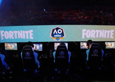 Melbourne, Avustralya - 27 Ocak 2019: Fortnite yaz Smash Avustralya Açık 2019 içinde Melbourne sırasında yüzlerce Fortnite oyuncular rekabet. Epic Games tarafından geliştirilen ve 2017 yılında yayımlanan bir online video oyunu Fortnite olduğunu