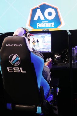 Melbourne, Avustralya - 27 Ocak 2019: Fortnite yaz Smash Avustralya Açık 2019 içinde Melbourne sırasında yüzlerce Fortnite oyuncular rekabet. Epic Games tarafından geliştirilen ve 2017 yılında yayımlanan bir online video oyunu Fortnite olduğunu