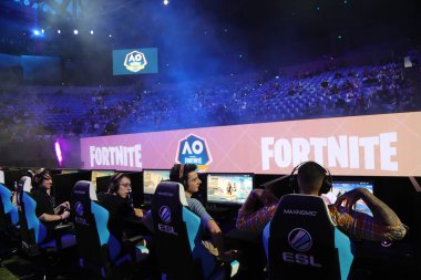 Melbourne, Avustralya - 27 Ocak 2019: Fortnite yaz Smash Avustralya Açık 2019 içinde Melbourne sırasında yüzlerce Fortnite oyuncular rekabet. Epic Games tarafından geliştirilen ve 2017 yılında yayımlanan bir online video oyunu Fortnite olduğunu
