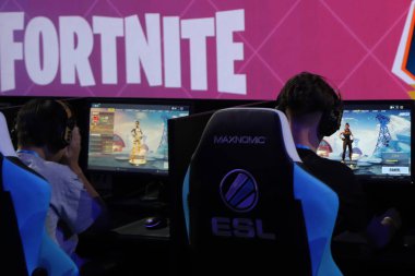 Melbourne, Avustralya - 27 Ocak 2019: Fortnite yaz Smash Avustralya Açık 2019 içinde Melbourne sırasında yüzlerce Fortnite oyuncular rekabet. Epic Games tarafından geliştirilen ve 2017 yılında yayımlanan bir online video oyunu Fortnite olduğunu