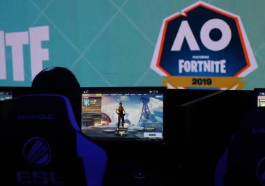 Melbourne, Avustralya - 27 Ocak 2019: Fortnite yaz Smash Avustralya Açık 2019 içinde Melbourne sırasında yüzlerce Fortnite oyuncular rekabet. Epic Games tarafından geliştirilen ve 2017 yılında yayımlanan bir online video oyunu Fortnite olduğunu