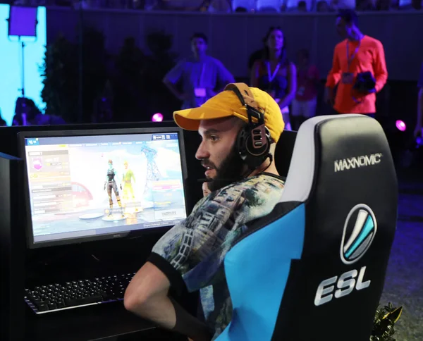 Melbourne, Avustralya - 27 Ocak 2019: Fortnite yaz Smash Avustralya Açık 2019 içinde Melbourne sırasında yüzlerce Fortnite oyuncular rekabet. Epic Games tarafından geliştirilen ve 2017 yılında yayımlanan bir online video oyunu Fortnite olduğunu