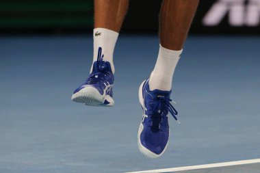 Melbourne, Avustralya - 27 Ocak 2019: Grand Slam şampiyonu Novak Djokovic Sırbistan 2019 Avustralya Açık Melbourne Park onun final maçı sırasında özel Asis Tenis ayakkabı giymiyor