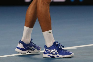 Melbourne, Avustralya - 27 Ocak 2019: Grand Slam şampiyonu Novak Djokovic Sırbistan 2019 Avustralya Açık Melbourne Park onun final maçı sırasında özel Asis Tenis ayakkabı giymiyor