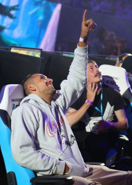 Melbourne, Avustralya - 27 Ocak 2019: Profesyonel tenis oyuncusu Nick Kyrgios eklem yüzlerce Fortnite oyun sırasında Fortnite yaz Smash Melbourne Avustralya Açık 2019, rekabet