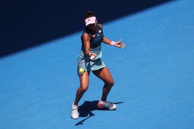 MELBOURNE, AUSTRALYA - 24 Ocak 2019: Grand Slam şampiyonu Japon Naomi Osaka, Melbourne Park 'taki 2019 Avustralya Açık' ta oynanan yarı final karşılaşmasında