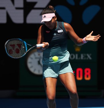 MELBOURNE, AUSTRALYA - 24 Ocak 2019: Grand Slam şampiyonu Japon Naomi Osaka, Melbourne Park 'taki 2019 Avustralya Açık' ta oynanan yarı final karşılaşmasında