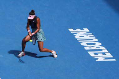 Melbourne, Avustralya - 23 Ocak 2019: Grand Slam şampiyonu Naomi Osaka Japonya eylem sırasında onun çeyrek final maçında 2019 Avustralya Açık Melbourne Park