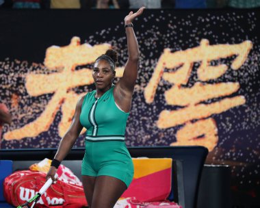 Melbourne, Avustralya - 21 Ocak 2019: 23 kez Grand Slam şampiyonu Serena Williams Amerika Birleşik Devletleri 2019 Avustralya Açık Melbourne Park 16 maçın onu turdan sonra zafer kutluyor
