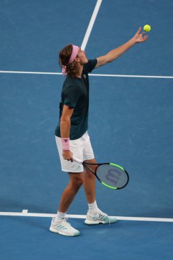 Melbourne, Avustralya - 24 Ocak 2019: Profesyonel tenis oyuncusu Stefanos Tsitsipas Yunanistan Avustralya Açık 2019 Melbourne Park onun yarı final maç sırasında eylem