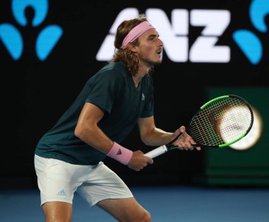 Melbourne, Avustralya - 24 Ocak 2019: Profesyonel tenis oyuncusu Stefanos Tsitsipas Yunanistan Avustralya Açık 2019 Melbourne Park onun yarı final maç sırasında eylem