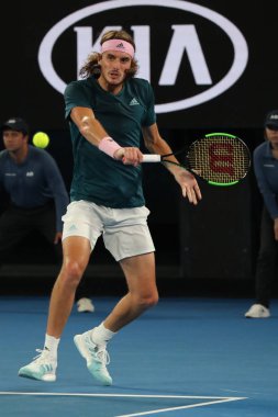 Melbourne, Avustralya - 24 Ocak 2019: Profesyonel tenis oyuncusu Stefanos Tsitsipas Yunanistan Avustralya Açık 2019 Melbourne Park onun yarı final maç sırasında eylem