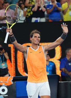 Melbourne, Avustralya - 24 Ocak 2019: on yedi kez Grand Slam şampiyonu İspanya Rafael Nadal kutluyor zafer 2019 Avustralya Açık Melbourne Park onun yarı final maçı sonrası