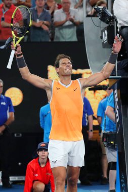 Melbourne, Avustralya - 24 Ocak 2019: on yedi kez Grand Slam şampiyonu İspanya Rafael Nadal kutluyor zafer 2019 Avustralya Açık Melbourne Park onun yarı final maçı sonrası