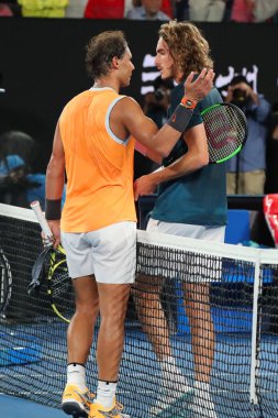 Melbourne, Avustralya - 24 Ocak 2019: 2019 Avustralya Açık Melbourne Park Rafael Nadal, İspanya (L) ve Stefanos Tsitsipas Yunanistan sonra yarı final maç Grand Slam şampiyonu